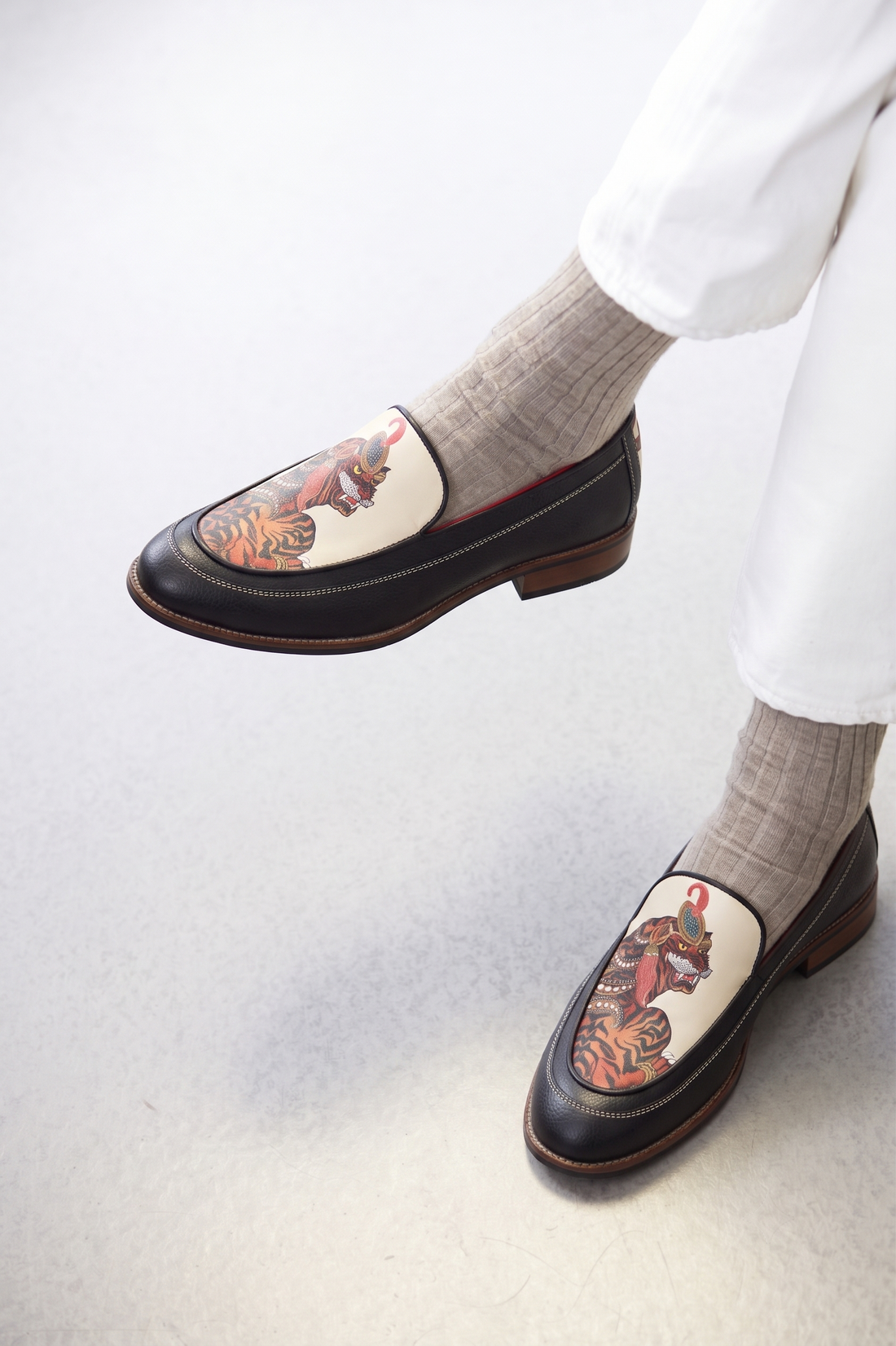 सिंह (Simha) – The Regal Protector Loafers Men
